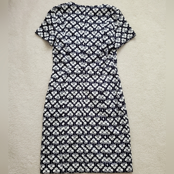 NWT Boden Navy and White Floral V-neck Pocket Dress sz2 - Picture 12 of 16